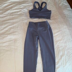 Alo yoga Airbrush set in Blue Moon (Purple/Gray). 7/8 XS leggings and S Bra Tank